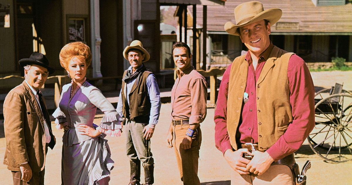 Кадр из сериала "Оружейный дым"