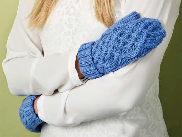 Фото: с сайта https://pepita.ru/2018/02/09/shapka-i-varezhki-spitsami-s-uzorom-iz-aranov/
