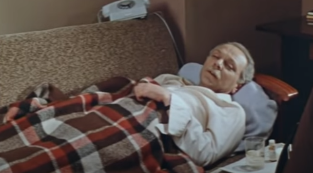 Завуч (Эрнст Романов), кадр из фильма "Алёша" (1980)