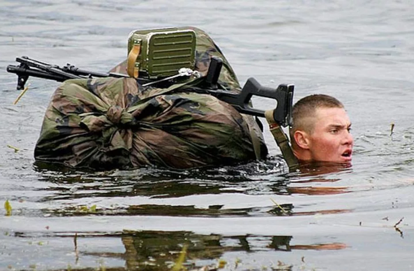 Вот это обучение! Разведчик в современной Российской армии. Фото из открытых источников.