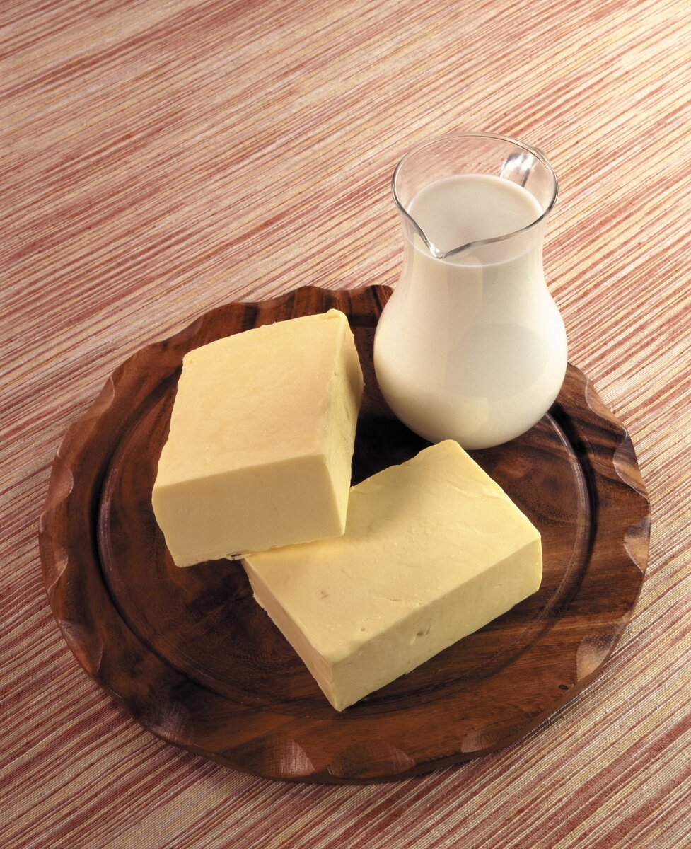 Сливочное масло без сливок. Масло сливочное. Масло коровье. Масло сливочное домашнее. Масло с коровой.