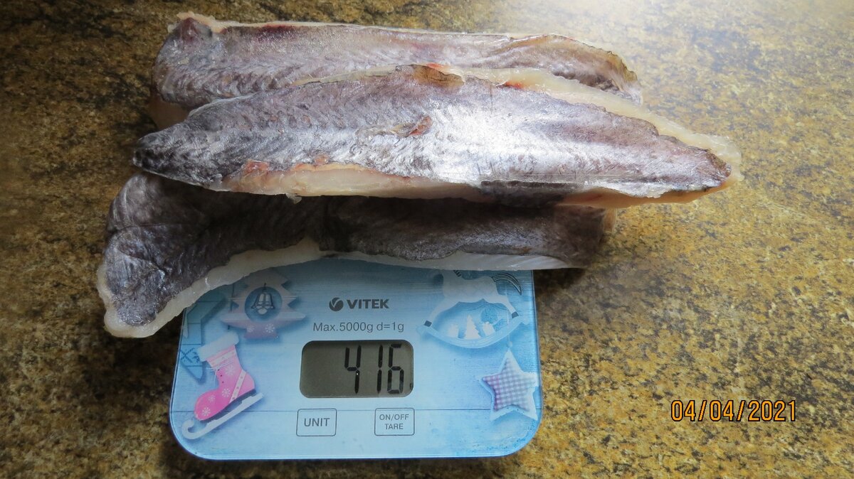 Три филе хоки на три порции, небольшой перебор по белку получился, нужно уменьшить в обеде  белок. Кстати по стоимости - 200 р.На три дня - вполне терпимо.