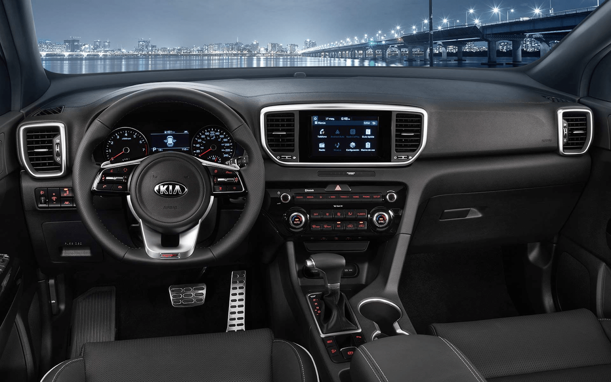 Салон смотрится дороже и качественнее, чем у некоторых автомобилей с более высоким ценником