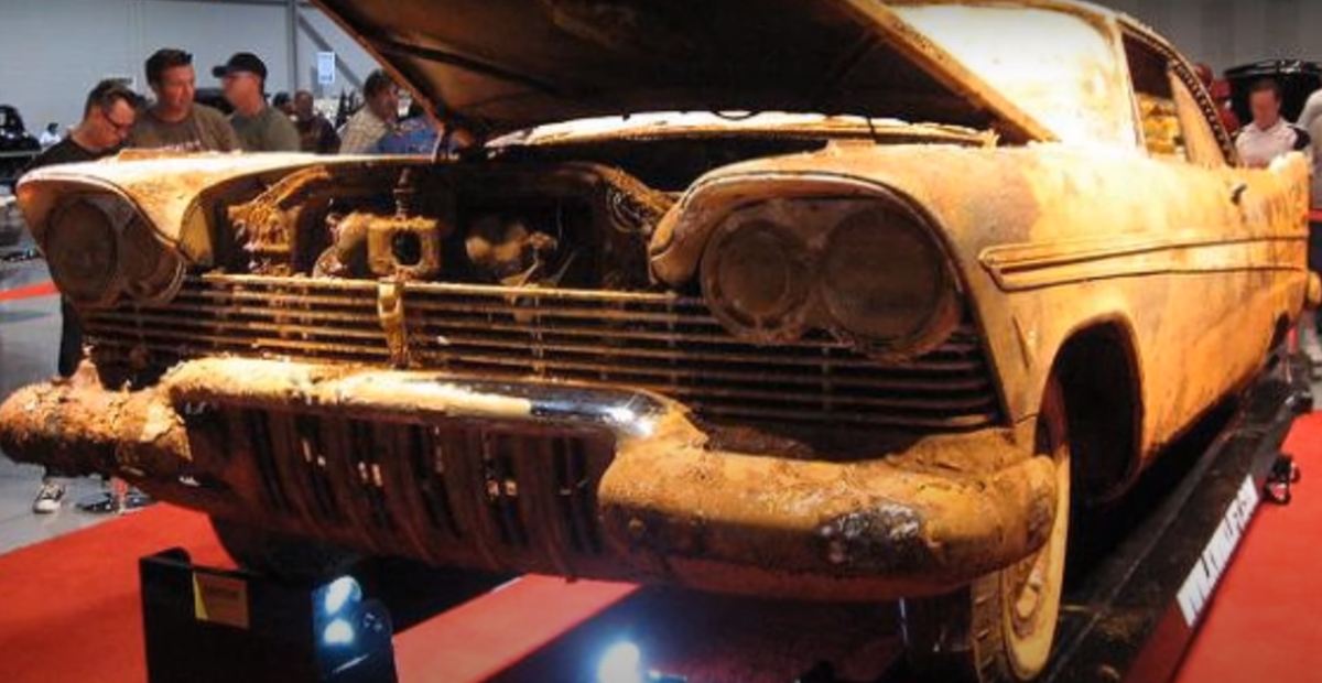 Капсула времени: В США законсервировали новый автомобиль на 50 лет, фото того, что с ним стало после вскрытия капсулы