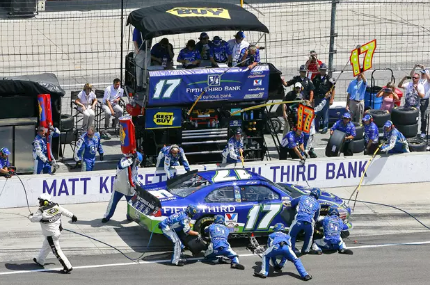 Автомобильные гонки НАСКАР