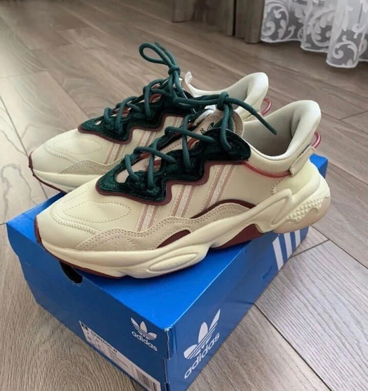 Мощные adidas OZWEEGO.