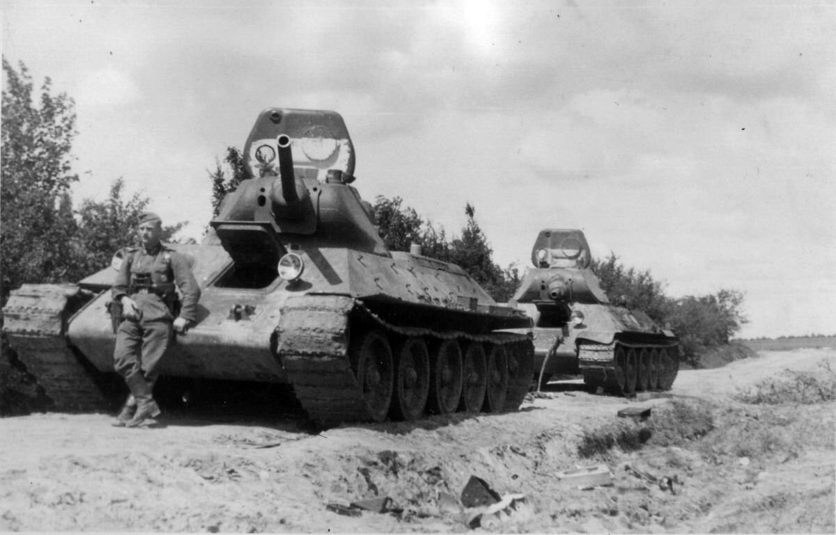 1941 год. Первые образцы танков Т-34. 
