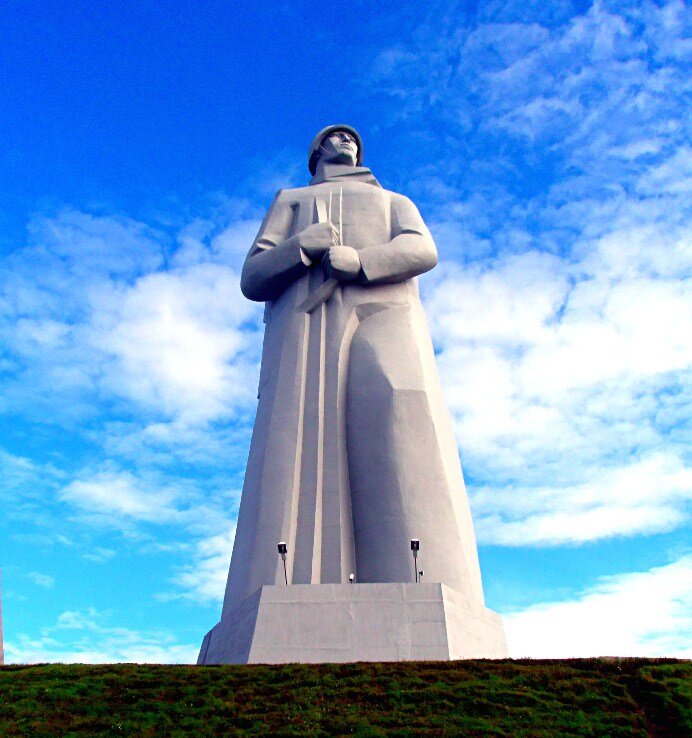 Мемориал «Защитникам Заполярья» Автор: V1P3R - Собственная работа V1P3R, CC BY-SA 3.0, https://ru.wikipedia.org/w/index.php?curid=2171154