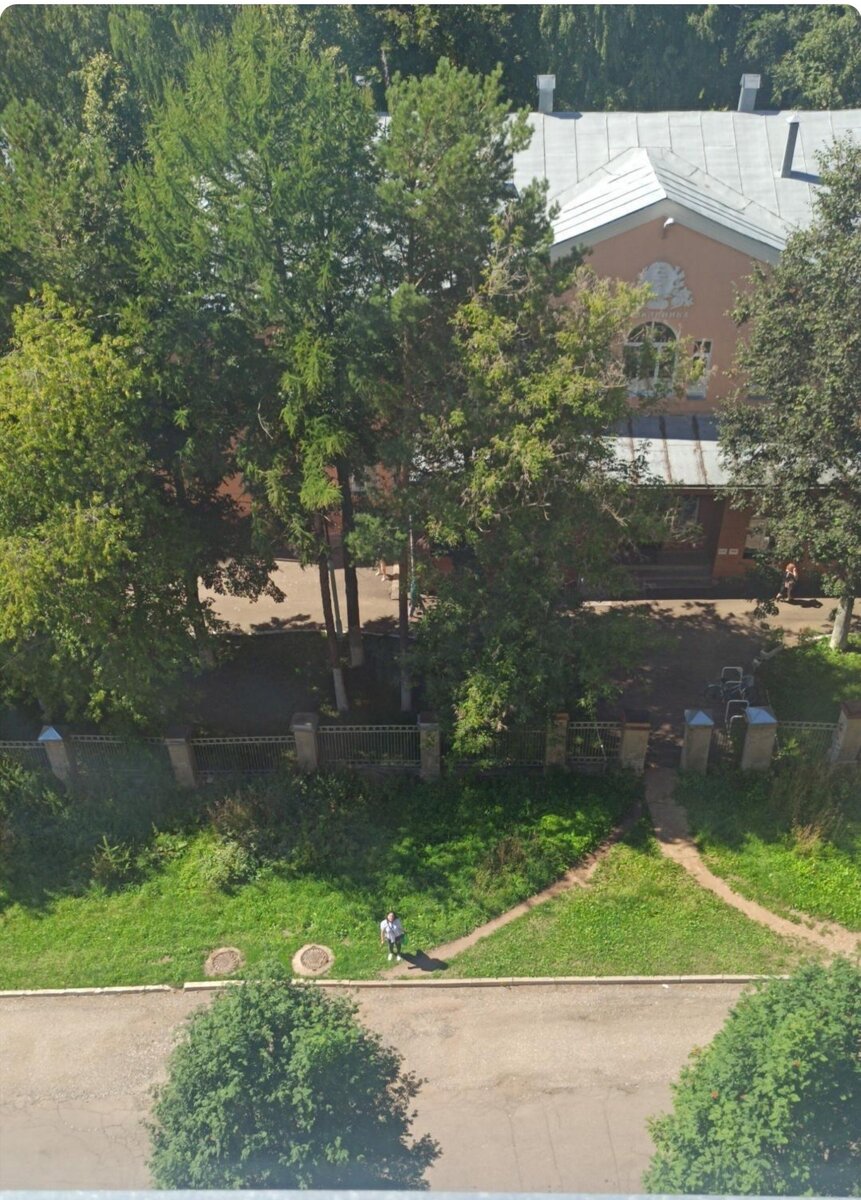 Ближайшие полтора месяца видеться с женой приходилось только с такого расстояния.