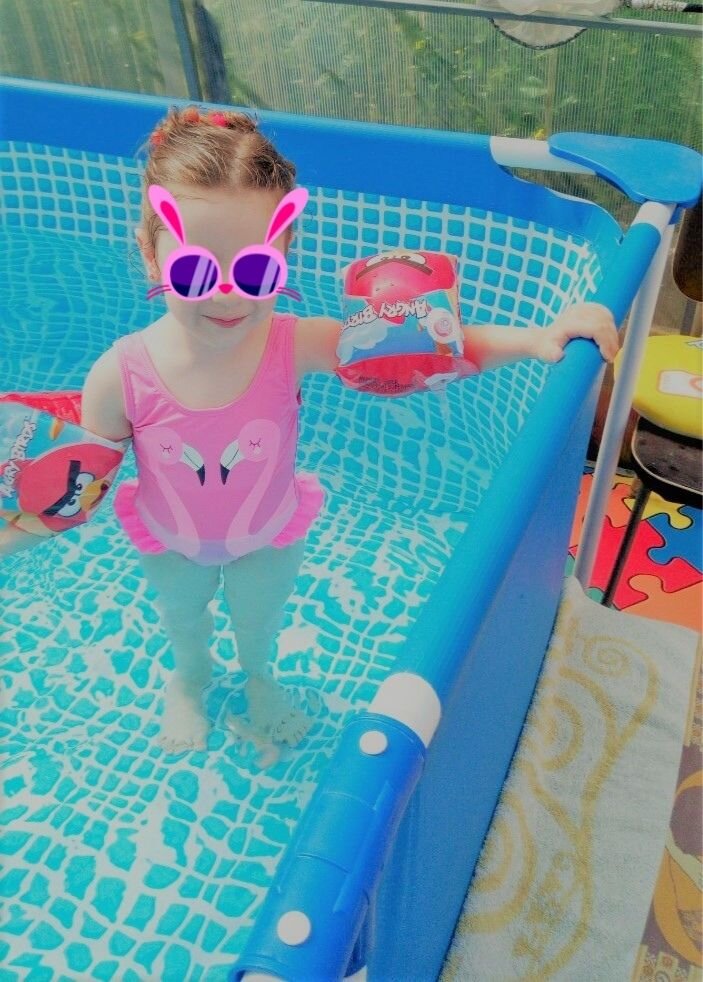 Дочка -морской зайчик)) Еле вытащили из воды)) Наконец-то обновился новый купальник с фламинго (Фото автора)

