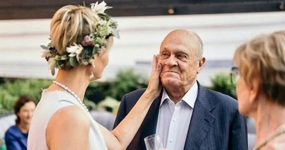 Юлия всегда гордилась своими родителями и даже  была режиссером для в них в одном из спектаклей. Источник: Яндекс. Картинки.