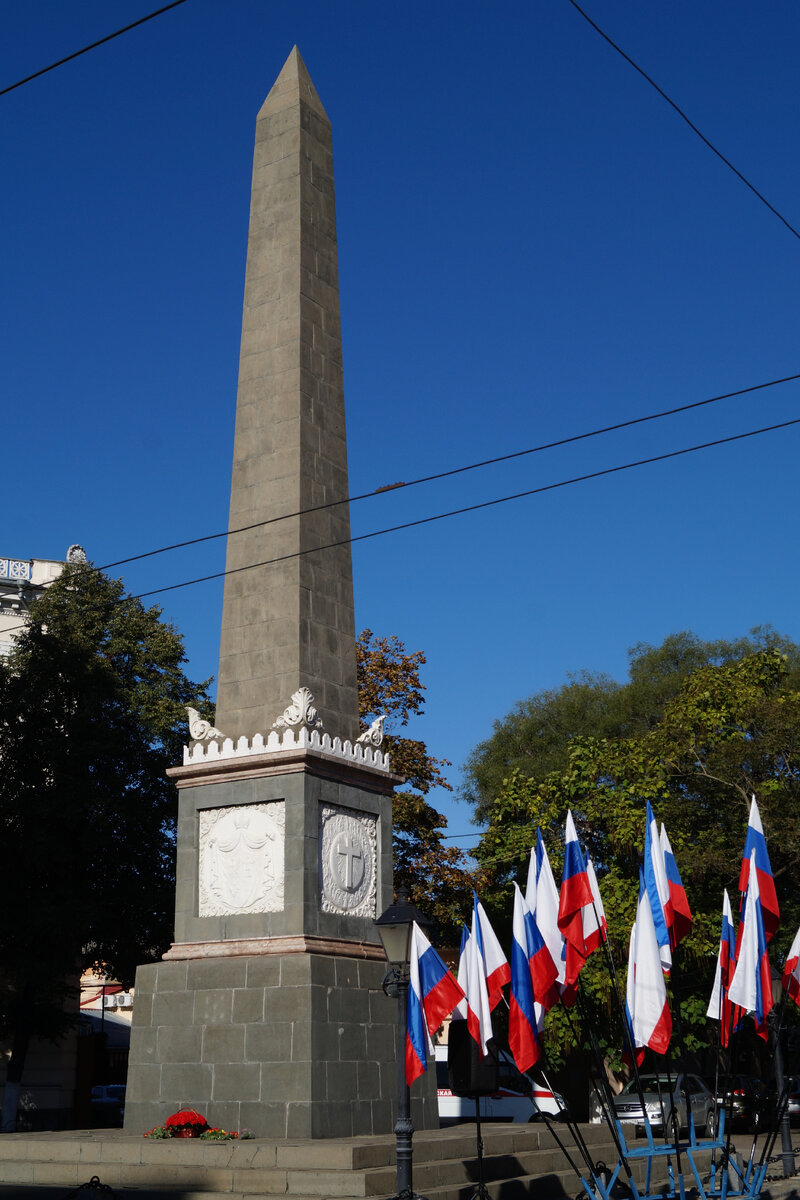 Долгоруковский обелиск в центре Симферополя