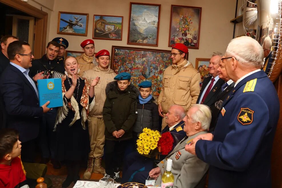 С 97-летием ветерана Великой Отечественной войны поздравили представители Воздушно-космических сил