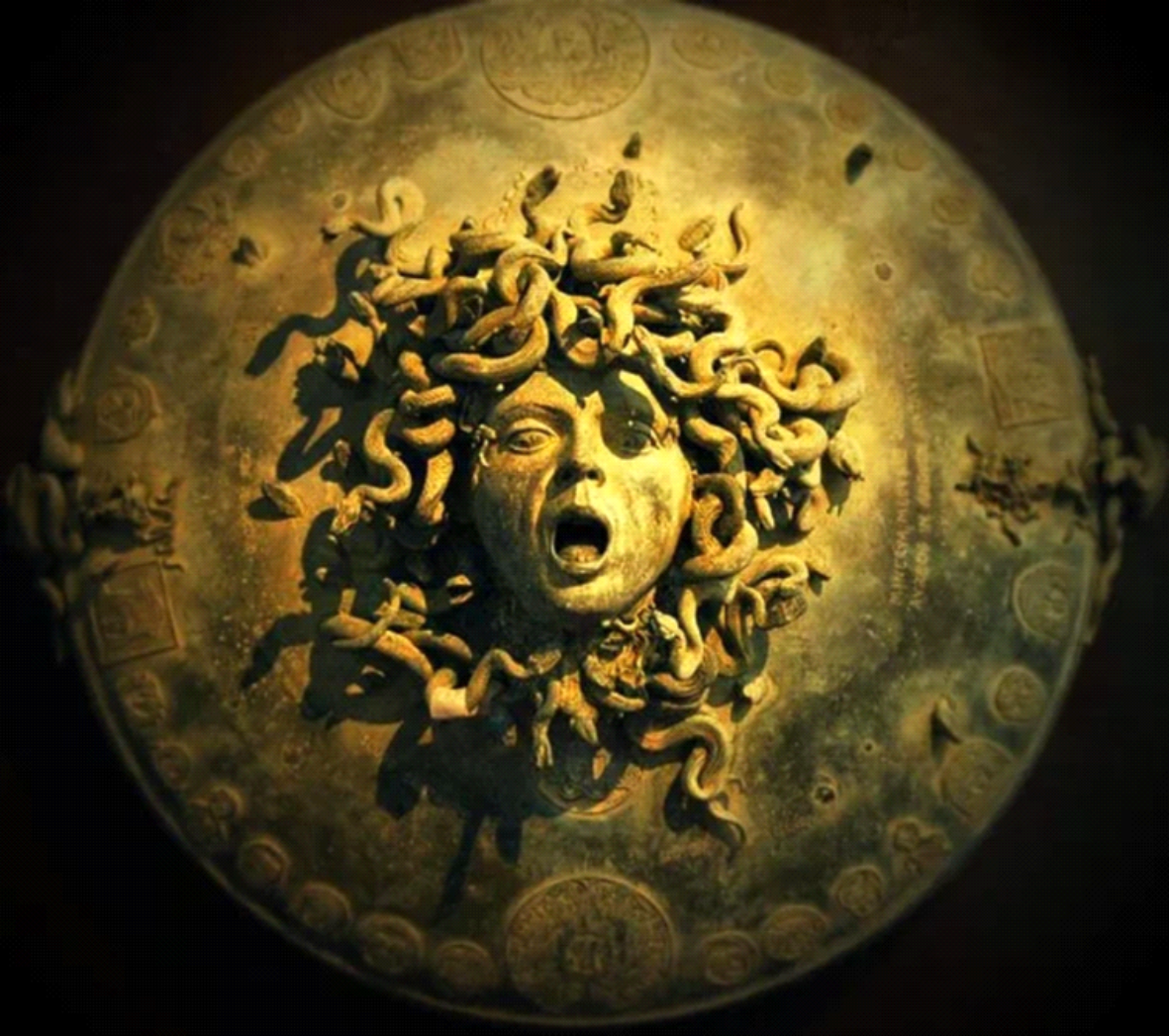 зевс надпись на греческом. метида богиня древней греции. щит медузы леонардо да винчи. аегис щит зевса. зевс на древнегреческом языке.