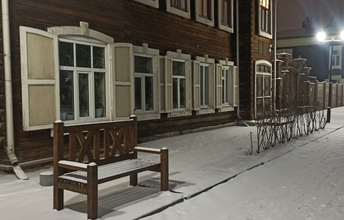 Одинокая скамейка