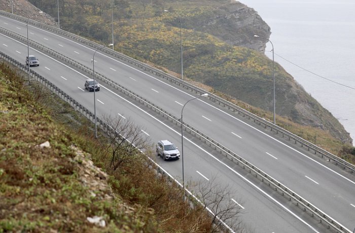 primorsky.ru, территория у бухты велика, но все равно соседство неприятное