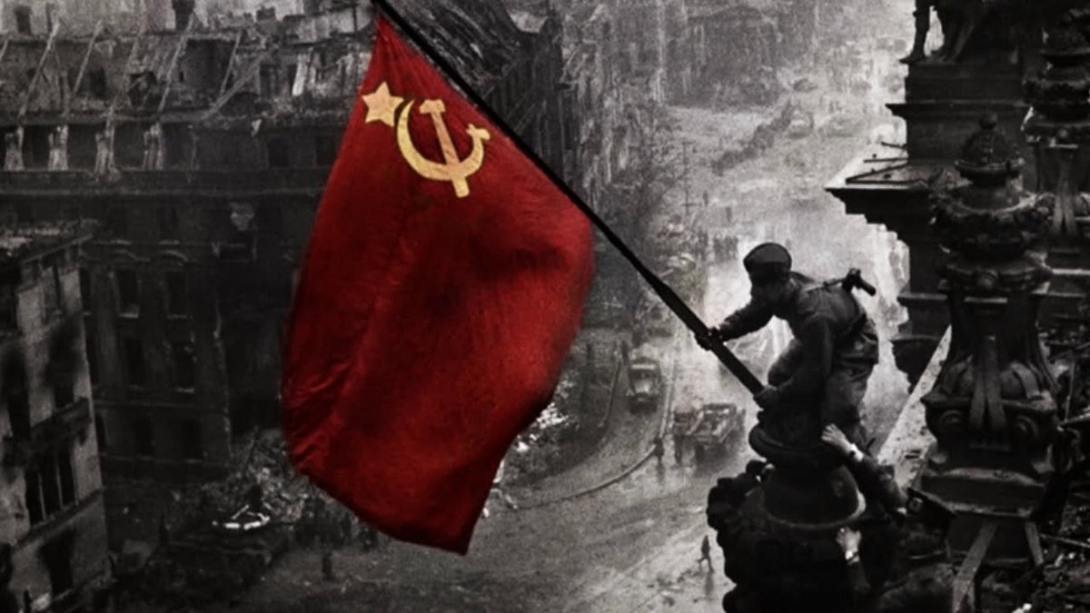 Знамя победы над рейхстагом.