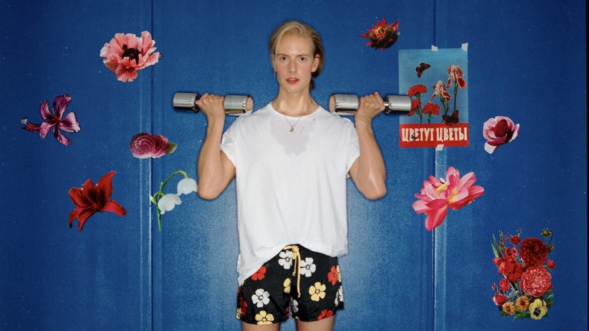 Сейчас Кириллу 19 лет, он студент, учится в Бресте на мелиоратора, выводит новые сорта цветов и регистрирует их. Его коллекция насчитывает более 1000 только сортов растений и более 40 сортов винограда. Его добродушные видео, начинающиеся фразой «Цветочки мои!» уже собрали 7,6 млн. лайков в TikTok и армия поклонников и любителей растений продолжает расти. Чтобы не упустить советы и рекомендации по уходу за цветами, рекомендуем подписаться на его аккаунты в Instagram и TikTok.