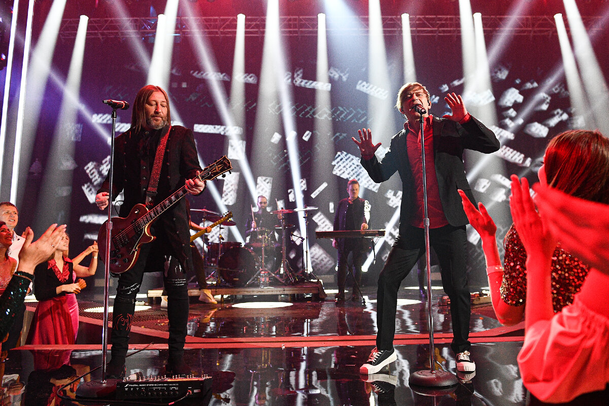 Ру. Новогодняя ночь на первом 2021 съемки. Новогодняя ночь на первом 2022 30 лет. Юбилей газпромбанк сцена. Show 30.