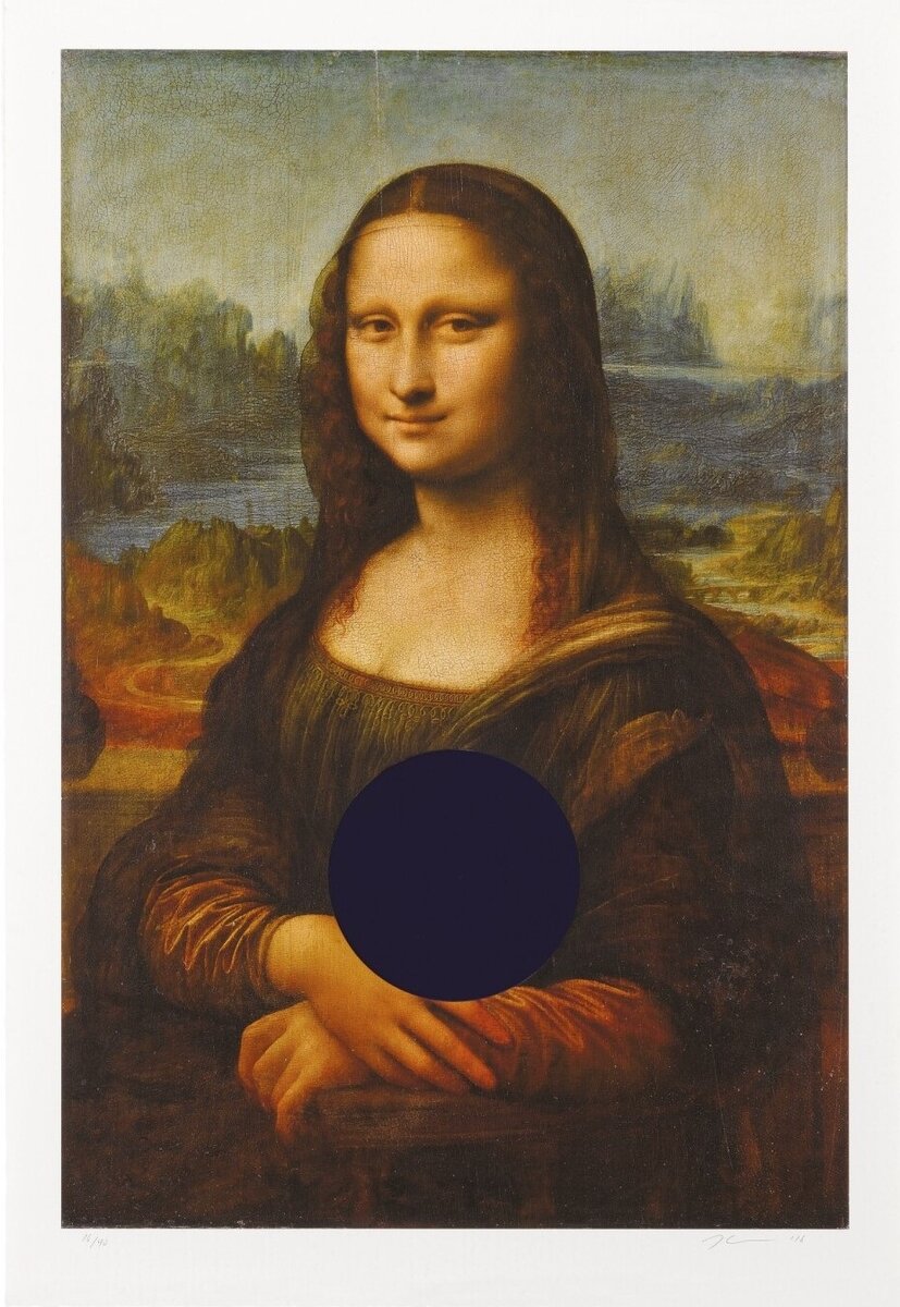 Джефф Кунс.  Смотрящий шар (Мона Лиза да Винчи). 2014. Цветная печать на бумаге. Репродукция - часть инсталляции. В рамках выставки на фоне черного круга пристраивалась маленькая полка-держатель зеркального шара. 