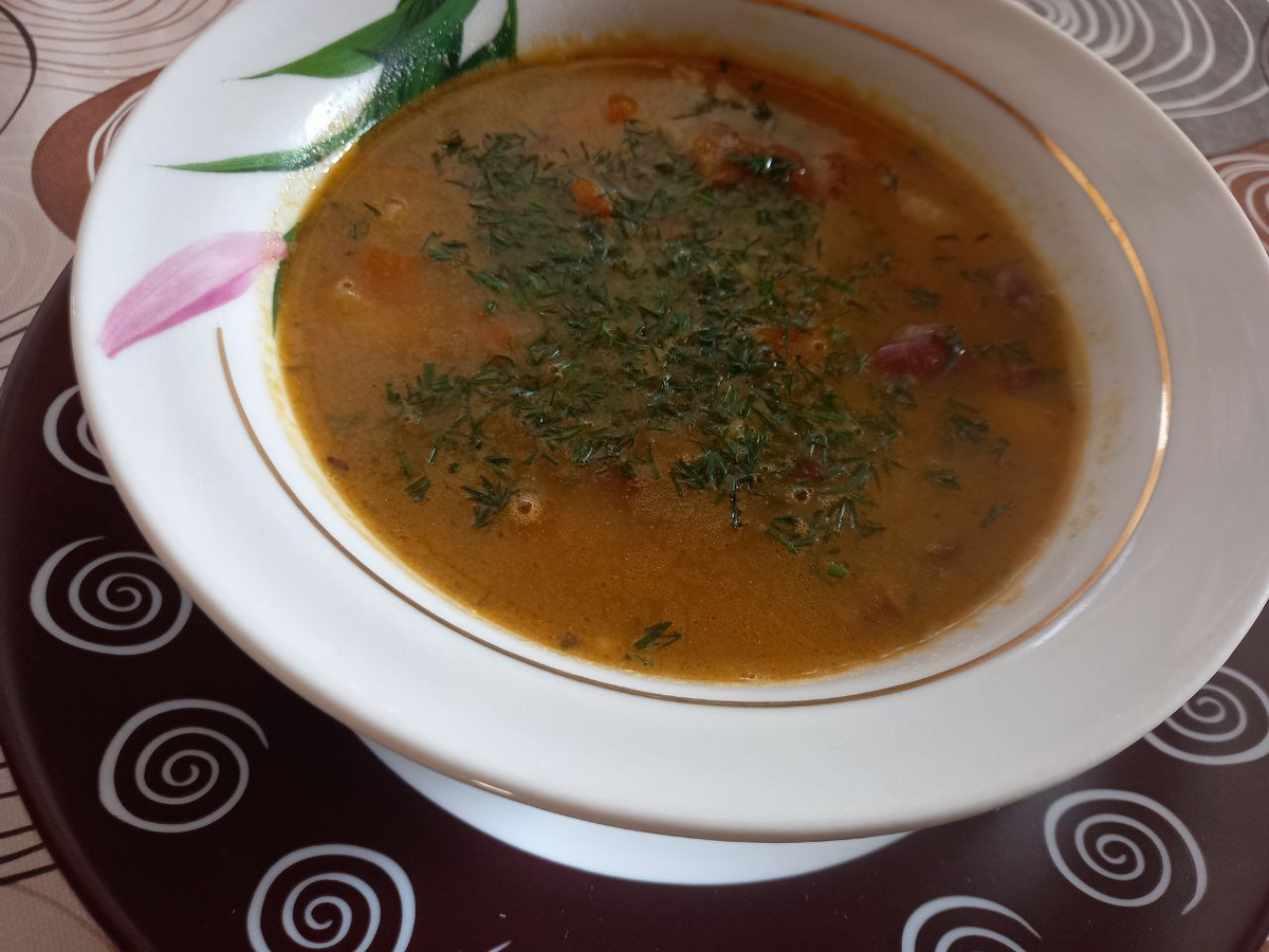 Говяжье мясо нарезала на средние кусочки
