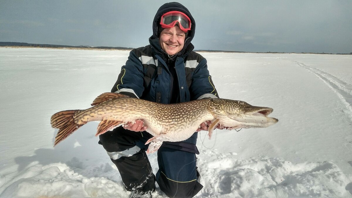 Сын Володя с щукой на 8400