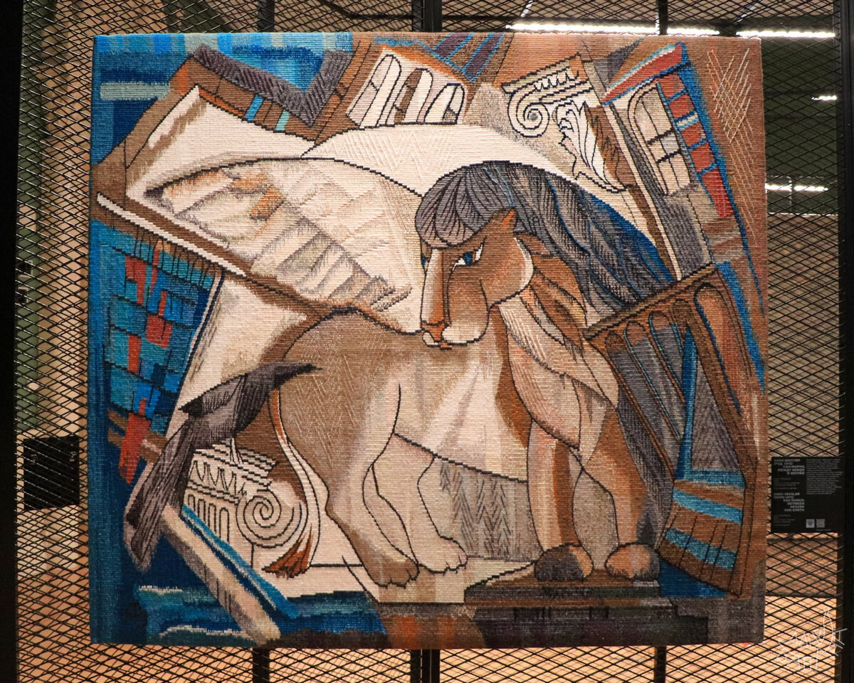 Этот крылатый лев вполне мог бы сойти за книжную иллюстрацию