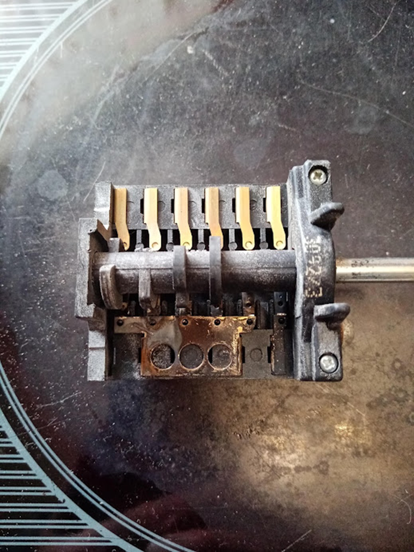 Неисправный переключатель режимов работы духового жарочного шкафа электроплиты DGG