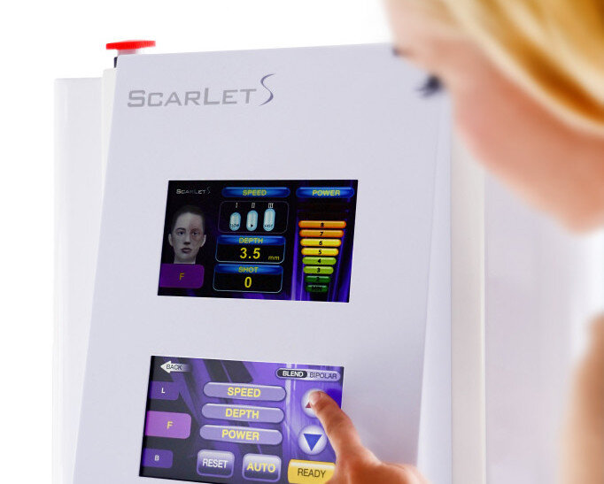 Scarlet S — первый в России микроигольчатый фракционный радиочастотный аппарат c инновационной технологией воздействия на кожу позолоченными неизолированными микроиглами.
