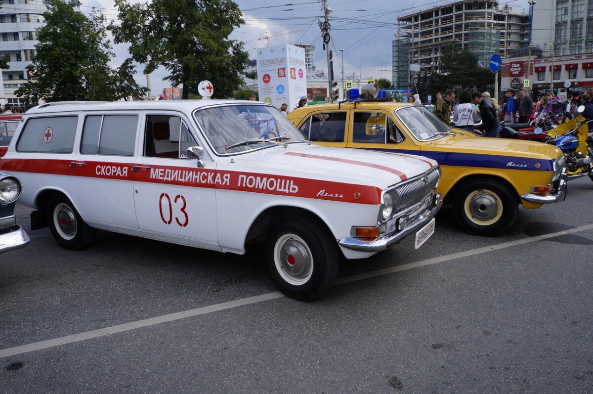 Сегодня есть возможность повстречать подобный автомобиль, к примеру, на выставках и прочих ретро-мероприятиях. Безусловно, чаще всего это автомобили-реплики, иногда даже с полосами-наклейками! Грустно, няня, но что поделать - всё равно память.