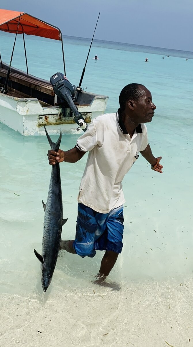 Занзибар. Местный рыбак (с ним можно договориться о прогулке на катере).