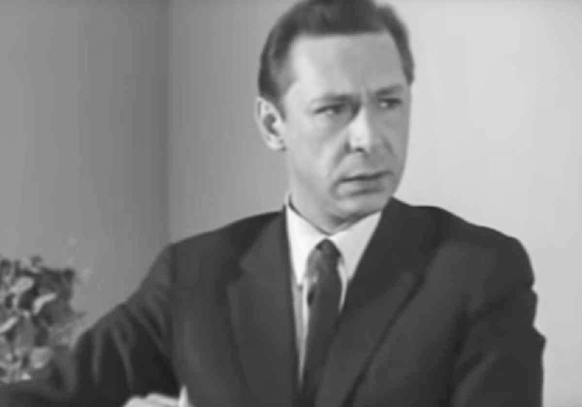 Кадр из фильма "Свой". Олег Ефремов в роли Кошелева