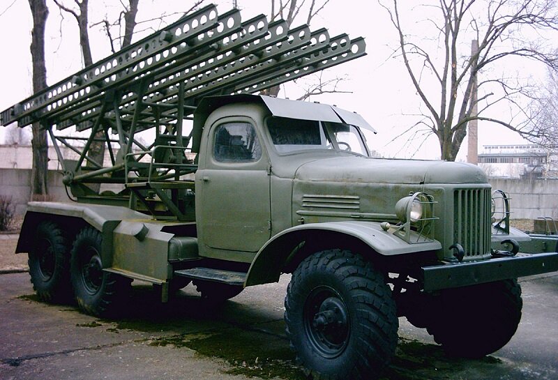 На фотографии: БМ-13 «Катюша» – боевая реактивная установка. Источник фото: https://militaryarms.ru/wp-content/uploads/2016/02/bm-13-sn-4.jpg
