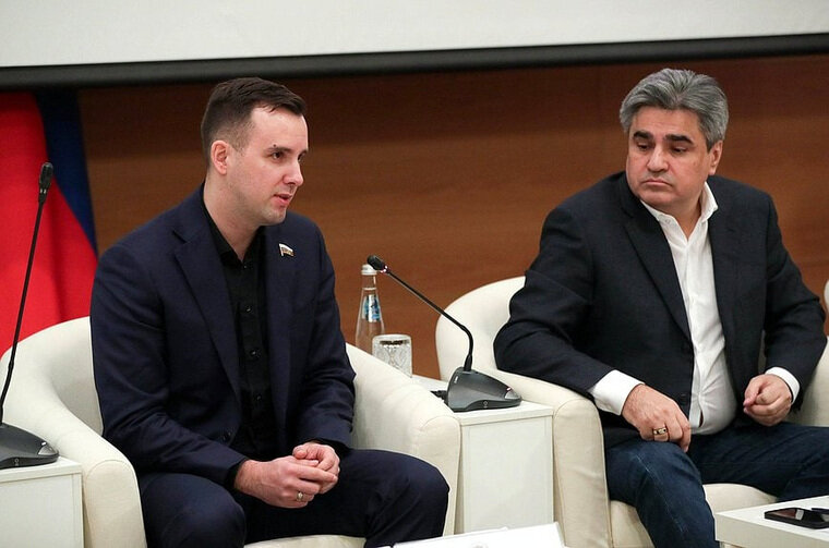    Инициативы кандидата в свердловские губернаторы Александра Демина поддержал Алексей Нечаев