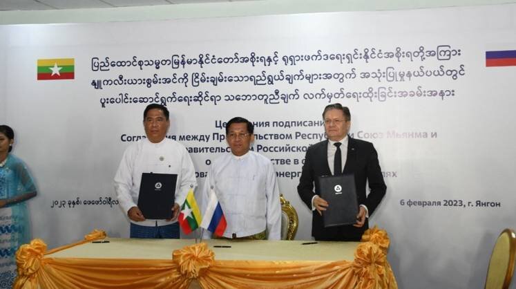    t.me/rosatomru Глава «Росатома» Алексей Лихачев (справа) и премьер-министр Мьянмы Мин Аун Хлайн (в центре)