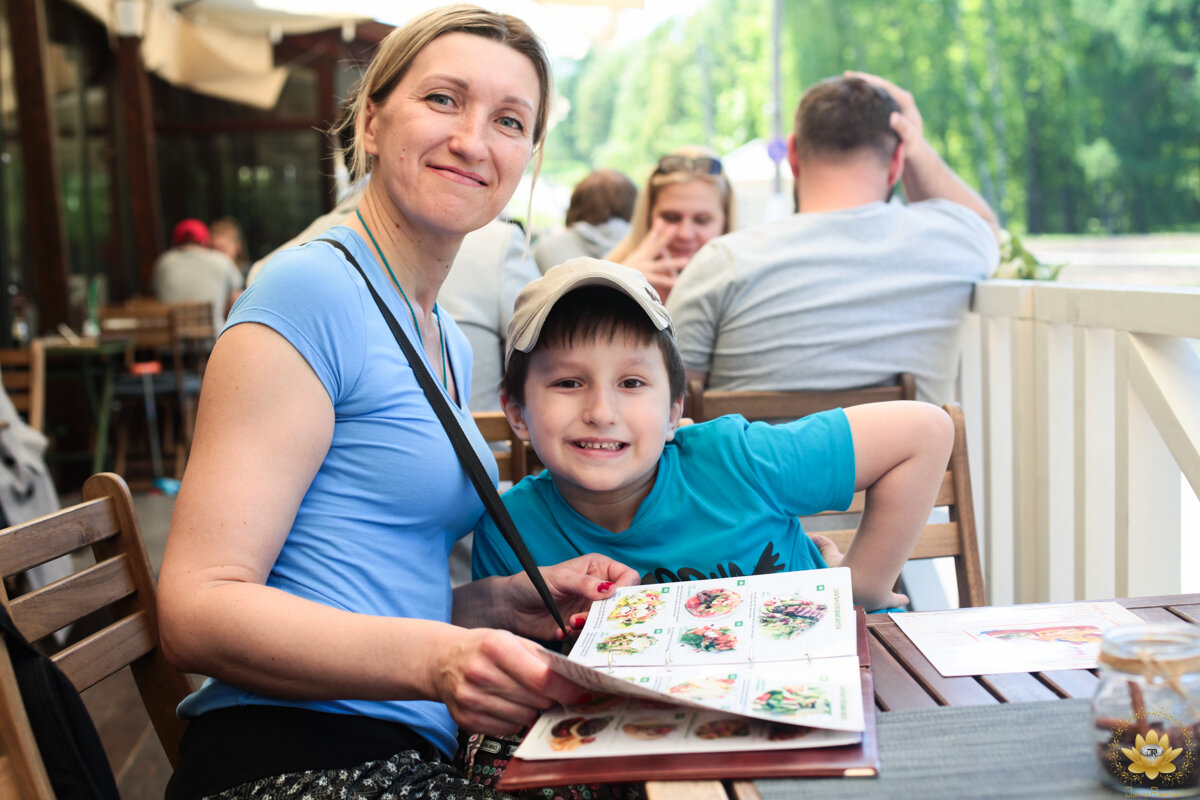 Автор Фото: Жанна Радова. 2018 г. Москва, кафе возле Парка Коломенское