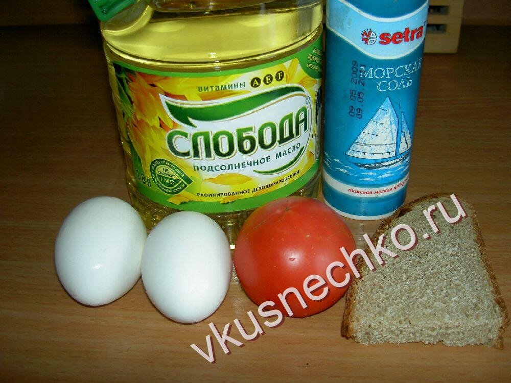 Яичница с помидорами и гренками, ингредиенты для приготовления.  