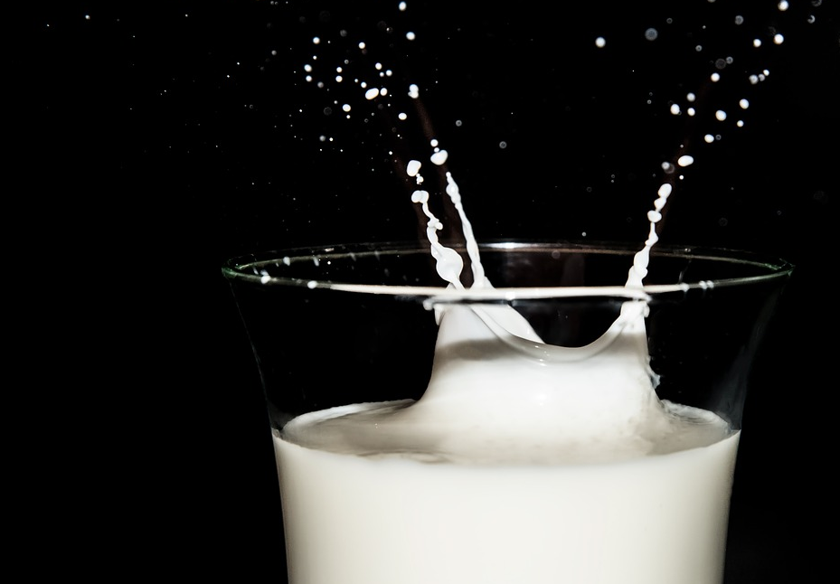 Вредно ли пить кефир на ночь?