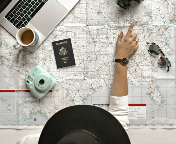 Словами мы описываем чувства, эмоции и воспоминания. Некоторые владеют ими так умело, что заставляют пережить иллюзию и поверить в вещи, которые казались невозможными. 
Путешествия меняют нас, помогают нам расти и развиваться. Путешествия – это лучшее образование современного мира!

Я собрал для вас цитаты про путешествия известнейших поэтов, писателей и философов. Их опыт и слова, которые появились в результате, помогут разобраться во многих житейских проблемах и даже решиться на важный шаг.