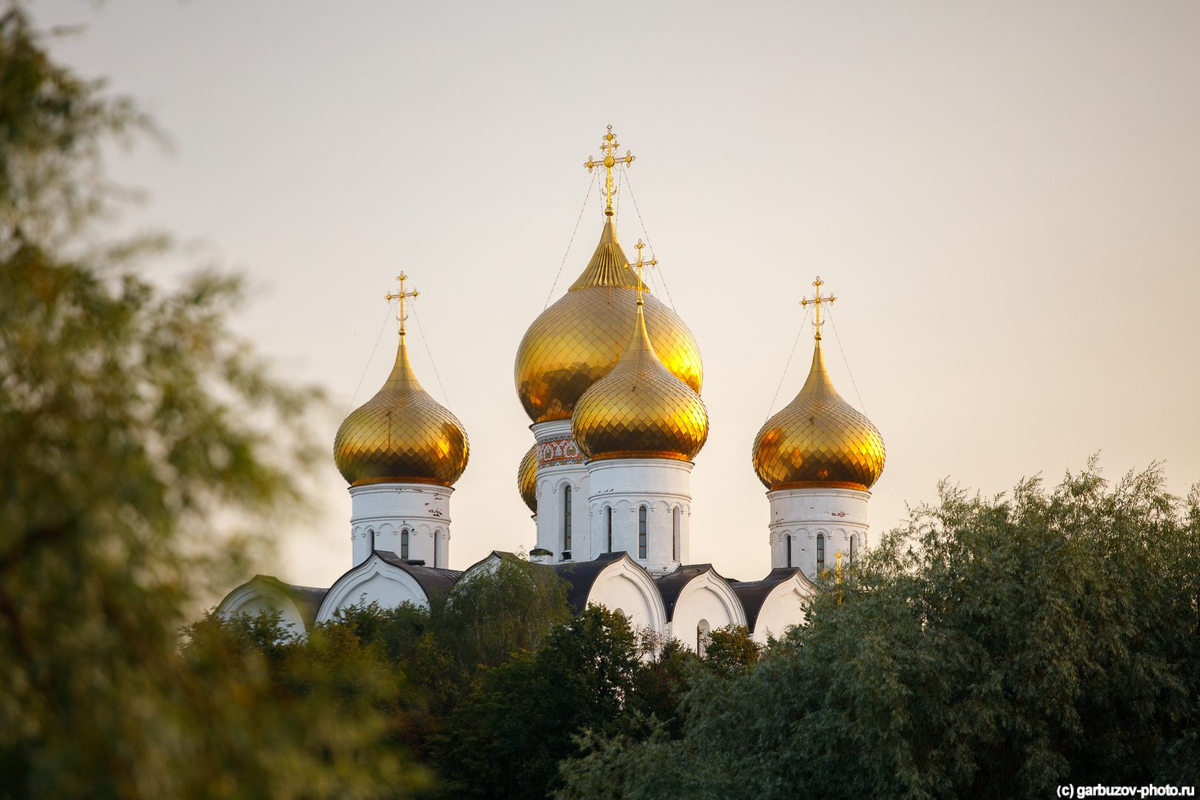 Ярославль стрелка Успенский собор