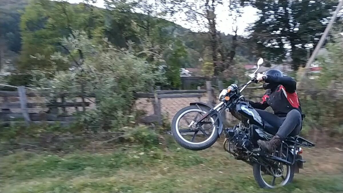 Обычные будни школьника в деревне летом))