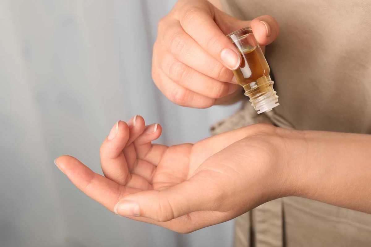 
⠀
У людей, лабильных к внешним обстоятельствам и очень романтичных, роза «засахарится».
⠀
Если аромат приобретает оттенок чайных листьев, становится терпким - значит, личность обладает сильным характером и устойчивой психикой.
⠀
На своем опыте я могу точно сказать, что те женщины и девушки кто выбирают розу очень сильные духом, одним словом императрицы!
⠀
Ну а на тех у кого роза звучит не очень ( кисло или вообще в отрицании) просто активизированы другие энергии и черты характера.
⠀
Много интересного о себе, о своих сильных и слабых местах вы можете узнать у меня на аромадиагностике https://www.instagram.com/olga_aromaenergy/