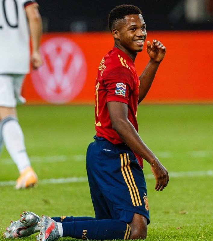 Тот самый, молодой да ранний, 17-летний Ансу Фати.