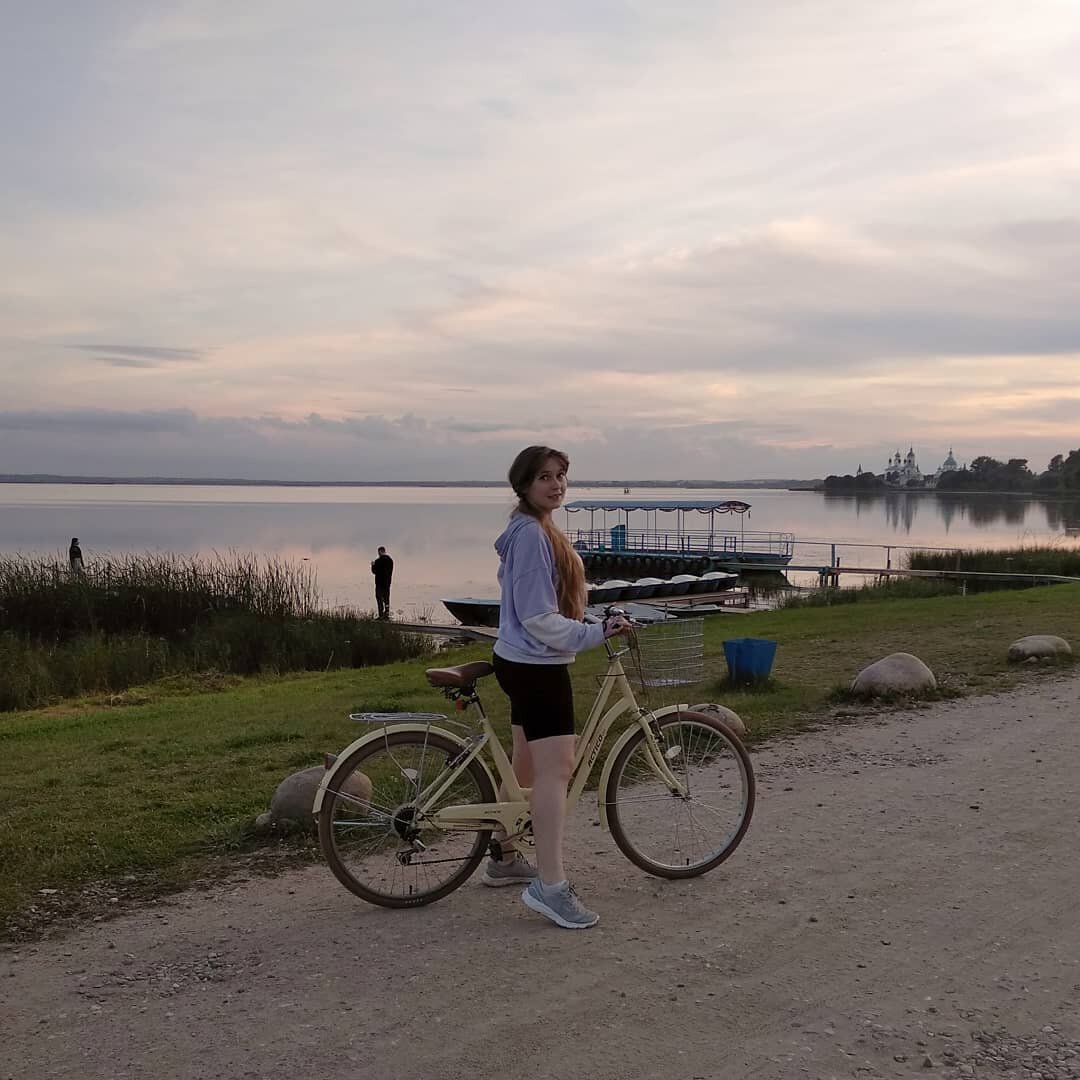 Красотуля-велосипед и моя довольная моська.