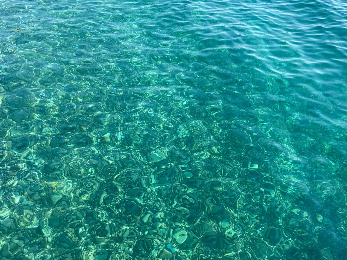 Чистая морская вода. Чистое море в Абхазии Пицунда. Чистое море. Морская вода. Самое чистое море.