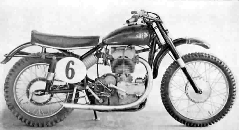 Gilera Saturno Cross 500cc 1952 г.В ногу со временем и развитием внедорожных мото-соревнований шел и технологический прогресс. Т.к. гонки обрели четкую форму организации и общепризнанные стандарты, производителям мотоциклов пришлось «изрядно попотеть», чтобы адаптировать свою серийную технику для жесткой спортивной борьбы на пересеченной местности.