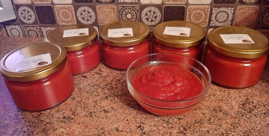фото из статьи https://zen.yandex.ru/media/maiyamaiya/gotovliu-ketchup-na-zimubez-dolgoi-varki-i-krahmala-5f6abefdf42d42685a283e62
