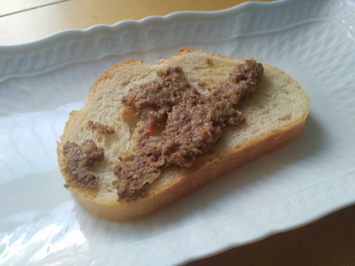 Богический завтрак: бутерброд с паштетом