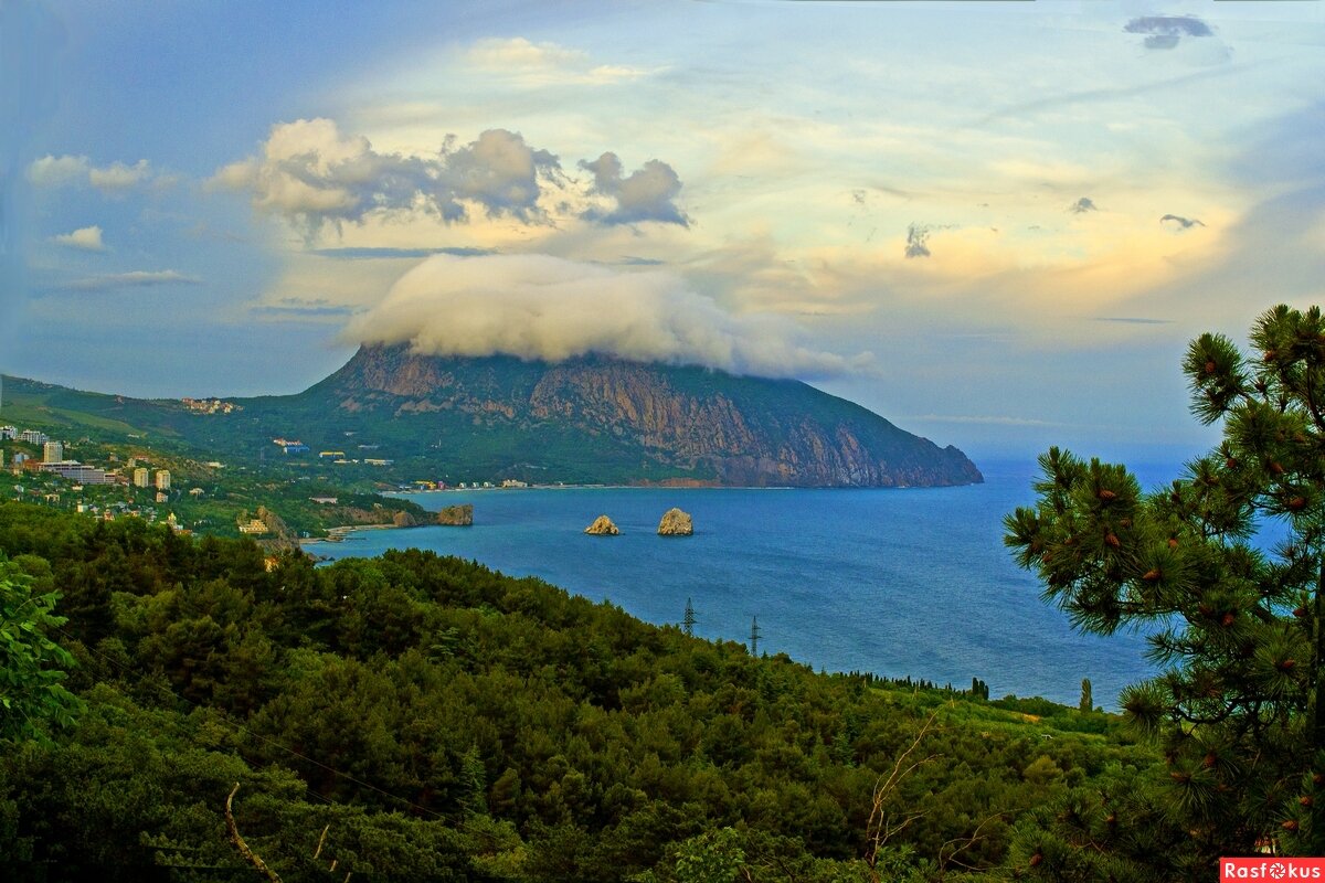 Самая большая крыма. Гора Аю-Даг медведь-гора. Гурзуф Крым гора Аю Даг. Гурзуф медведь гора. Ялта медведь гора.