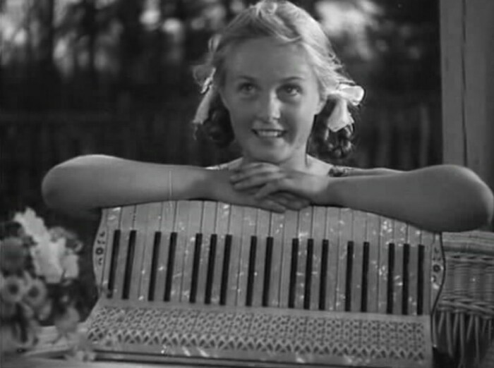 Ей было 23, ему 45, их жизнь была сытой и беззаботной, с годами актрису стали называть нетерпимой к чужому мнению железной леди1